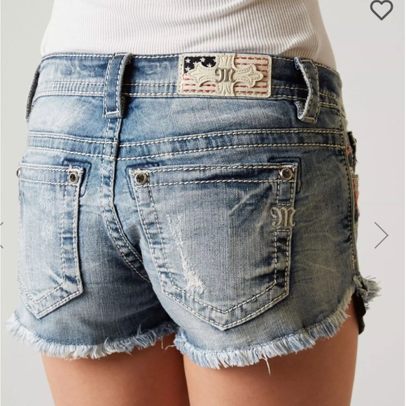 Miss Me - Embroidered Stretch Short - 27 - Picture 4 of 9